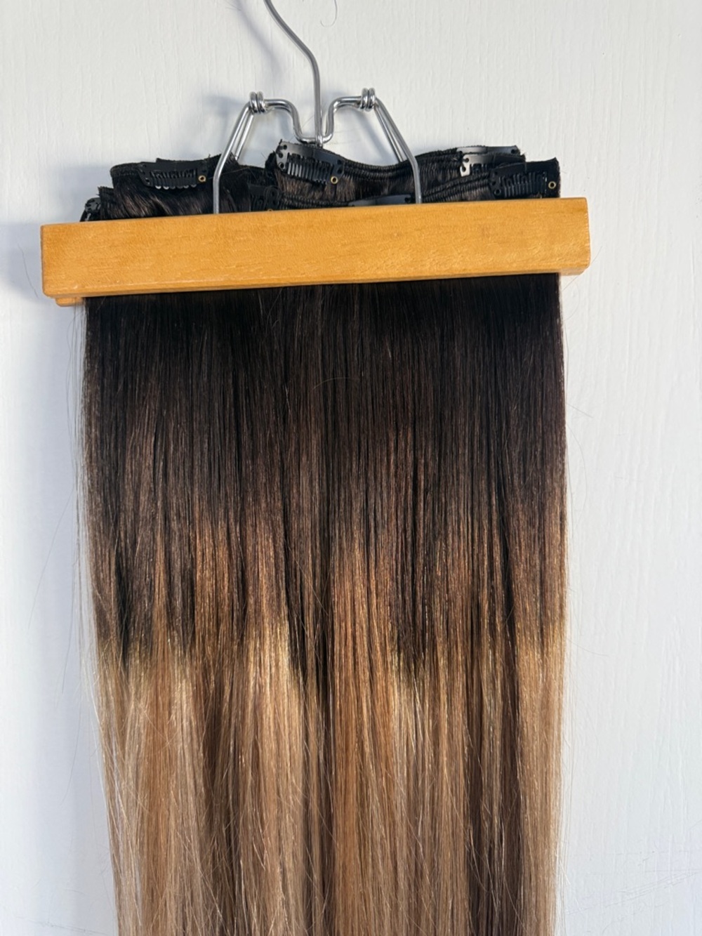 22” Clip-In Ombre Balayage human Hair Extensions - Dark Brown to Blonde 7 pcs - Picture 5 of 8